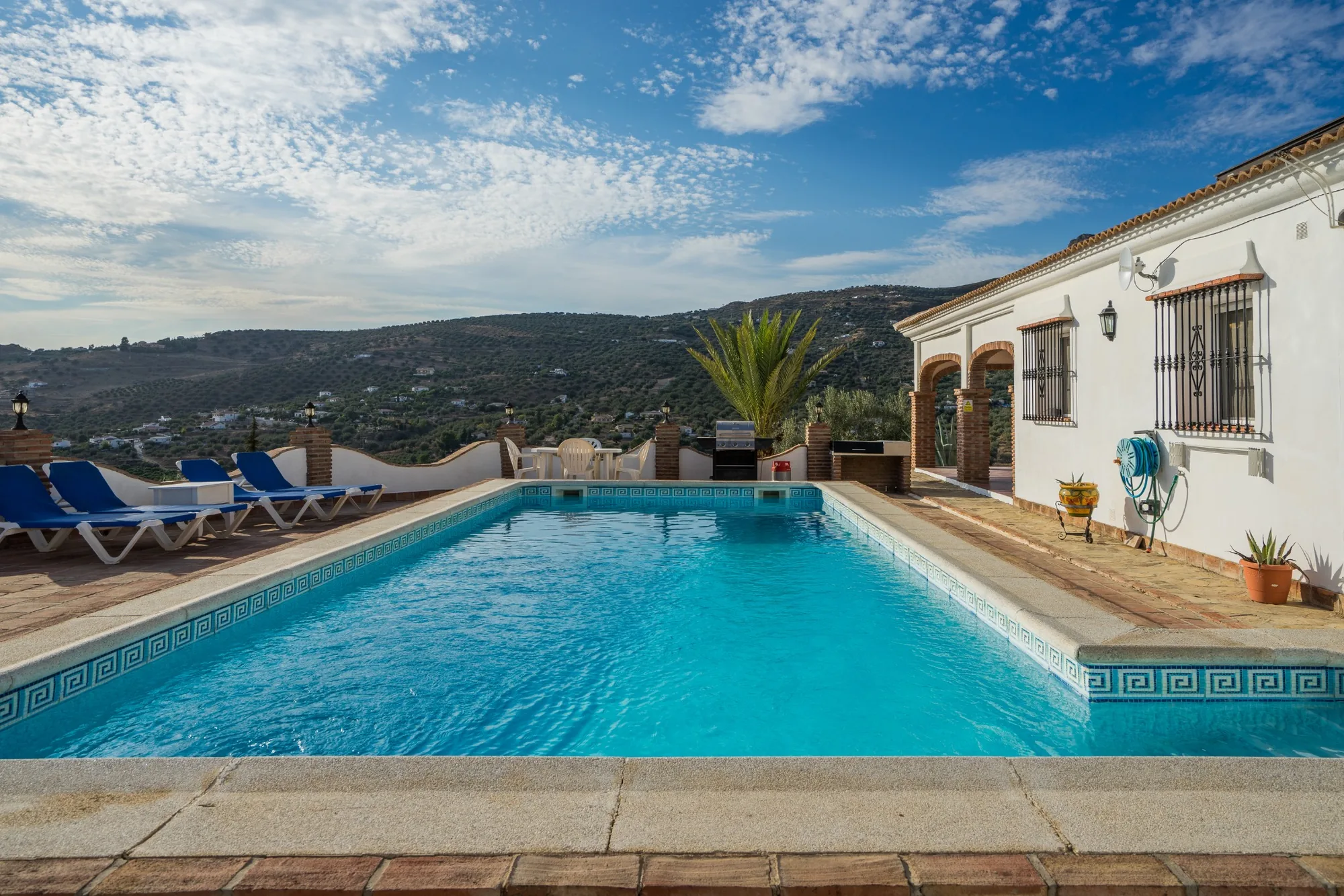 La Roca villa and private swimming pool overlooking the Alcaucín valley